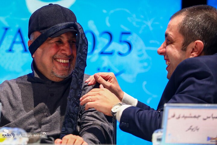 آموزش بستن کراوات در جشنواره فجر توسط عطاران و عباس جمشیدی! + عکس
