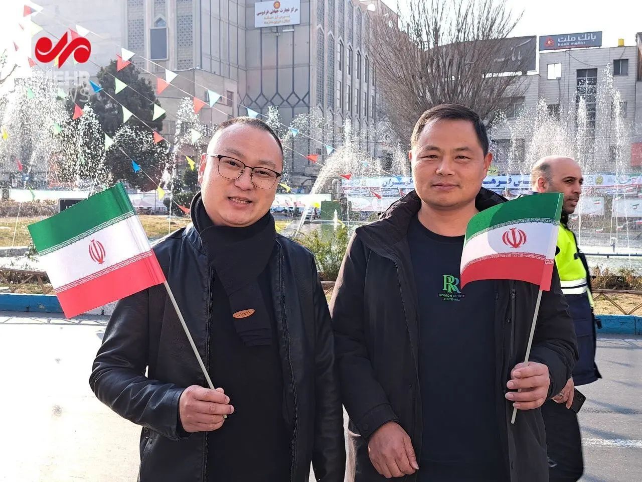 شهروندان چینی در راهپیمایی ۲۲ بهمن تهران! +‌ عکس