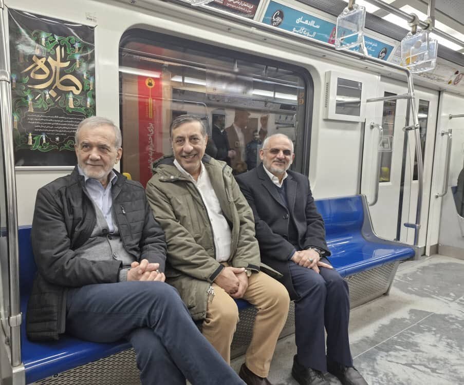 مترو سواری پزشکیان بعد از راهپیمایی ۲۲ بهمن + عکس