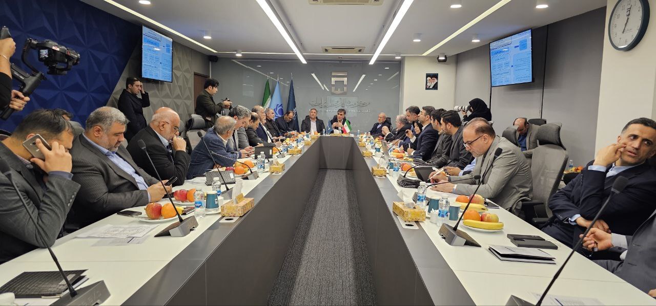 برگزاری جلسه مشترک بانک مرکزی و کمیسیون اقتصادی مجلس در مرکز مبادله/ حجم معاملات در بازار ارز تجاری از یک میلیارد و ۸۸۳ میلیون دلار گذشت