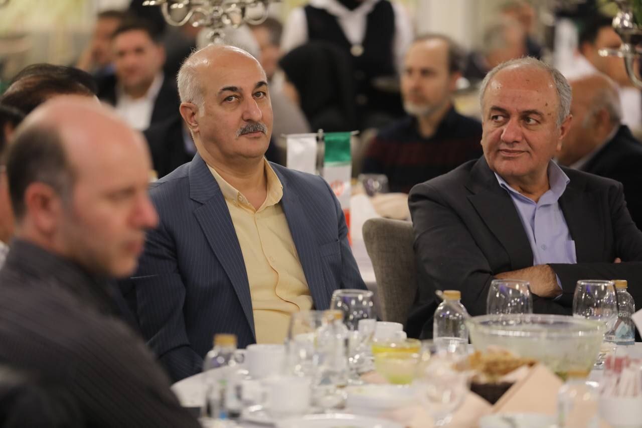 نشست هم‌اندیشی مشتریان ویژه و مدیران ارشد بانک صادرات ایران برگزار شد/ محسن سیفی: بانک صادرات ایران با تمام ظرفیت در خدمت مردم و تولید است