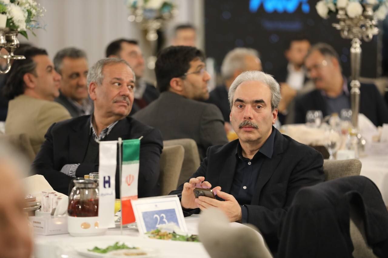 نشست هم‌اندیشی مشتریان ویژه و مدیران ارشد بانک صادرات ایران برگزار شد/ محسن سیفی: بانک صادرات ایران با تمام ظرفیت در خدمت مردم و تولید است