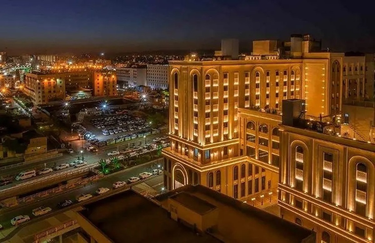 سقوط باورنکردنی یک بالگرد روی سقف هتل + فیلم