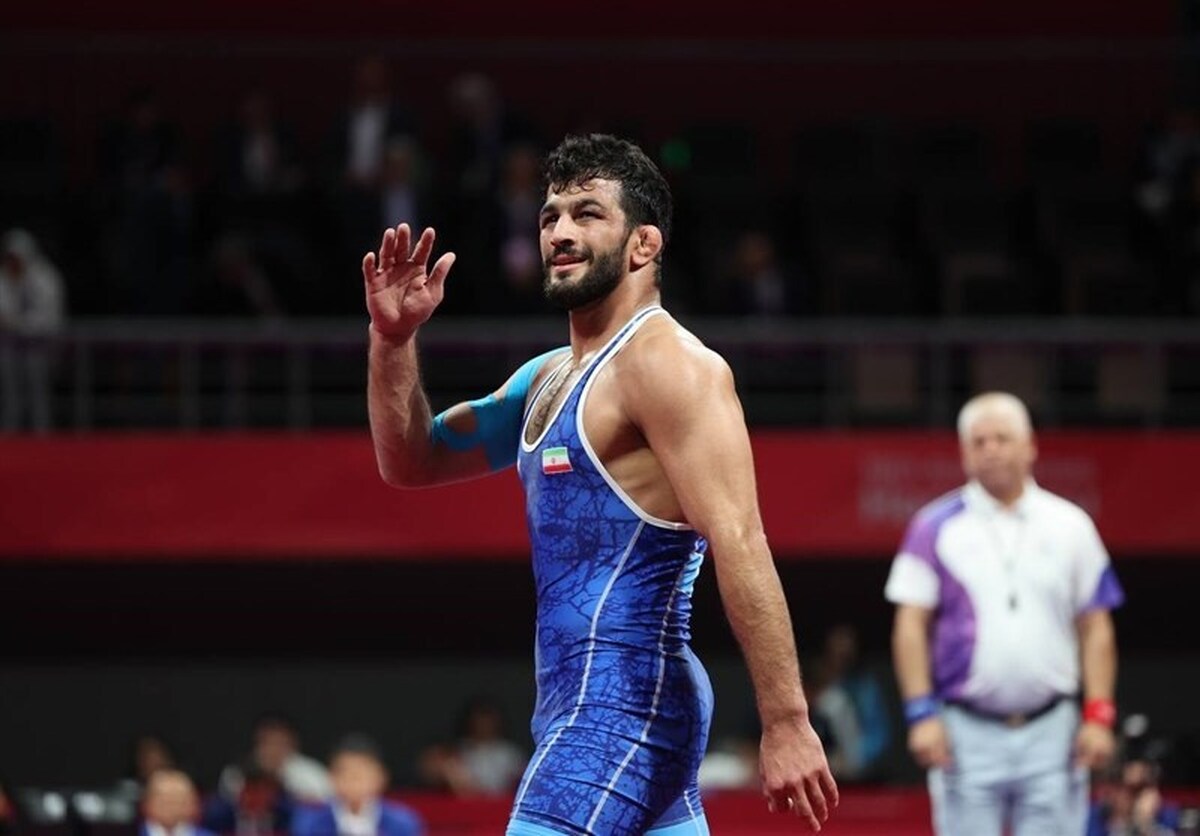 استقبال پرشور مردم از ملی پوشان کشتی در فرودگاه + فیلم