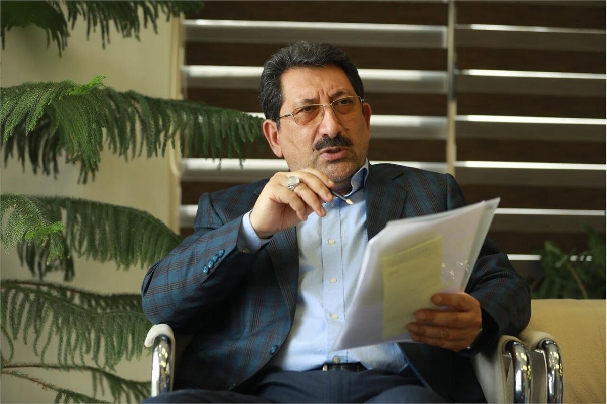 احد آزادیخواه، مخالف: آقای عارف! اگر صنعت، معدن و تجارت کار خود را درست انجام بدهد در سالهای آتی با کسری بودجه مواجه نخواهید شد احد آزادیخواه، مخالف: آقای عارف! اگر صنعت، معدن و تجارت کار خود را درست انجام بدهد در سالهای آتی با کسری بودجه مواجه نخواهید شد