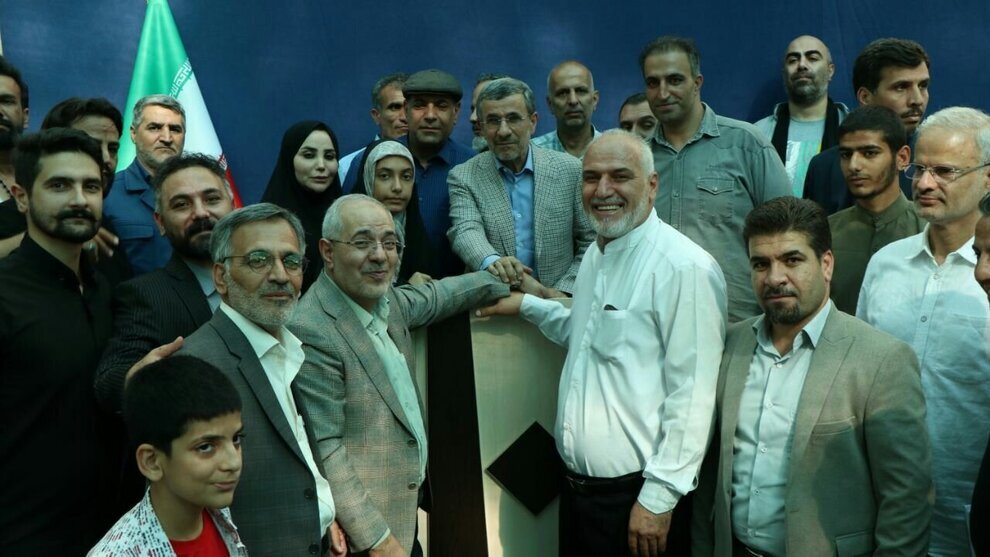 محمود احمدی‌نژاد دوباره آفتابی شد + تصاویر