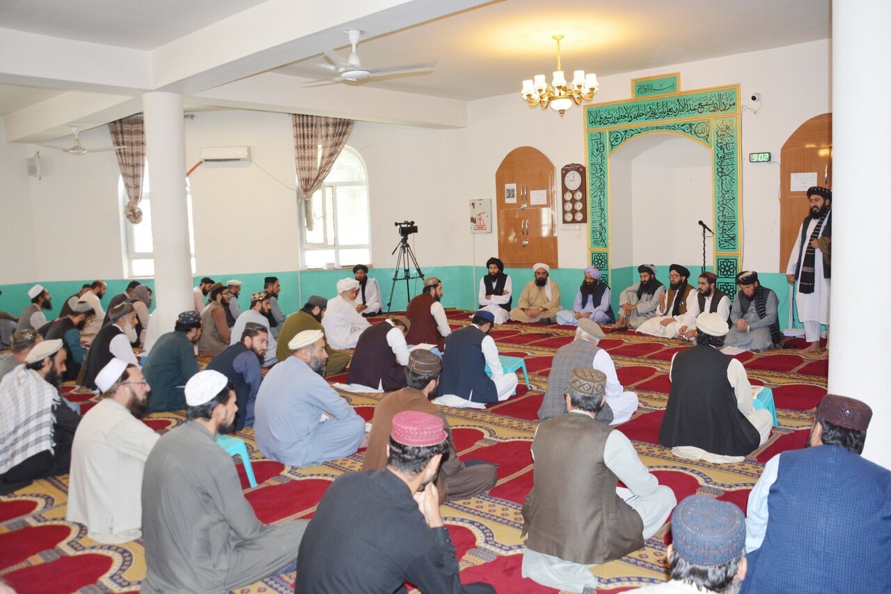 امتحان دینی کارکنان طالبان خبرساز شد+ عکس