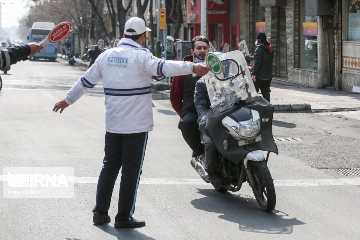 هدیه ویژه پلیس راهور به موتورسواران + فیلم هدیه ویژه پلیس راهور به موتورسواران + فیلم