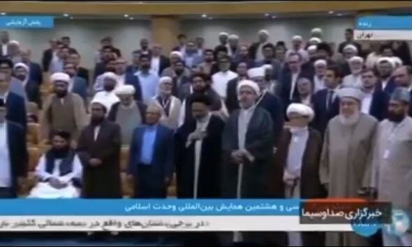 بی‌احترامی مقام طالبان در کنفرانس وحدت در تهران + عکس