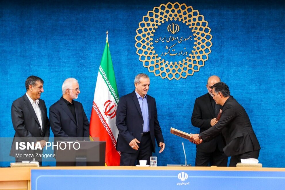  تیپ متفاوت پزشکیان در یک مراسم رسمی + عکس