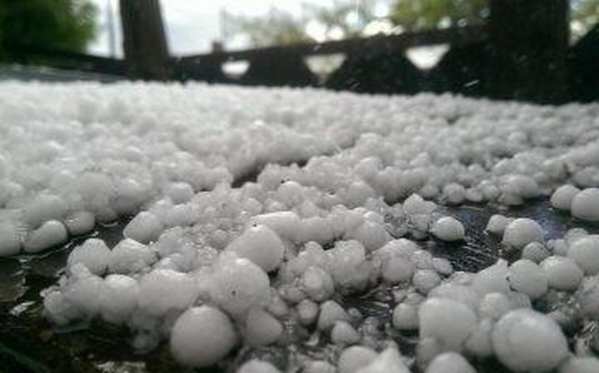 بارش تگرگ وحشت آور به اندازه تخم مرغ در ایتالیا + فیلم بارش تگرگ وحشت آور به اندازه تخم مرغ در ایتالیا + فیلم