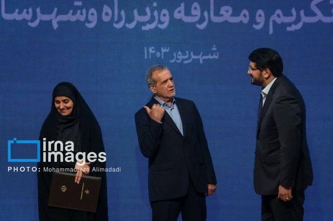 عکسی پربازدید از مراسم معارفه وزیر زن کابینه پزشکیان/ زنی که بذرپاش برکنار کرد