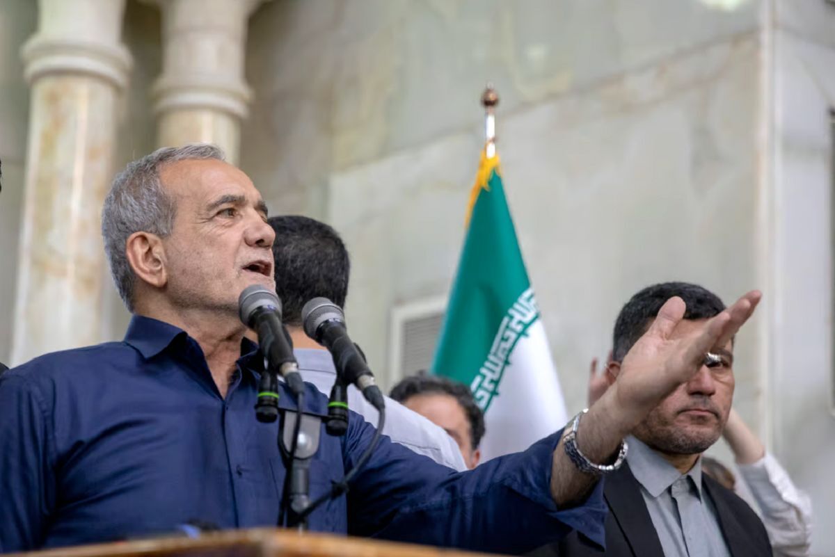 عصبانیت پزشکیان از اعتراض یکی از حضار/ تو که جرات داری سخنرانی من را بهم بزنی ... + فیلم عصبانیت پزشکیان از اعتراض یکی از حضار/ تو که جرات داری سخنرانی من را بهم بزنی ... + فیلم