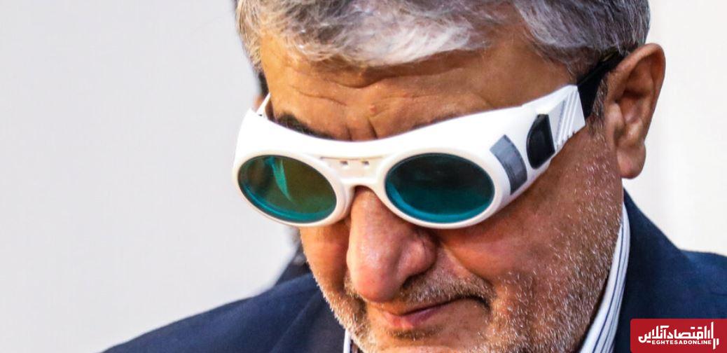 رئیس سازمان انرژی اتمی با عینک خاص در مراسم رونمایی از جدیدترین دستاوردهای ایران + عکس
