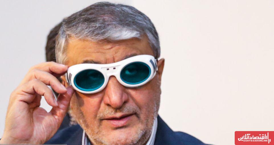 رئیس سازمان انرژی اتمی با عینک خاص در مراسم رونمایی از جدیدترین دستاوردهای ایران + عکس