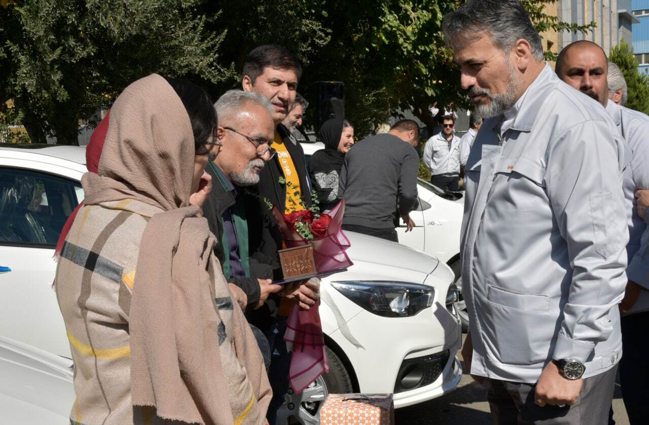 تحویل شاهین پلاس سه ماه زودتر از موعد انجام شد/ ظرفیت تولید شاهین پلاس ۲۰ دستگاه در ساعت است/ اواسط آبان ماه سال جاری از تولید سال قبل عبور خواهیم کرد/ در مهرماه سال جاری رکورد ماهیانه تولید طی دو سال گذشته شکسته شد