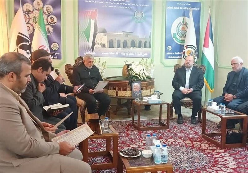 پوشش متفاوت سردار قاآنی در دفتر حماس در تهران + عکس