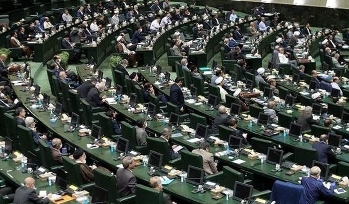 نماینده مجلس: بودجه ۱۴۰۴ شفاف و بهموقع ارائه شده، اما بوی ناترازی و کسری میدهد نماینده مجلس: بودجه ۱۴۰۴ شفاف و بهموقع ارائه شده، اما بوی ناترازی و کسری میدهد