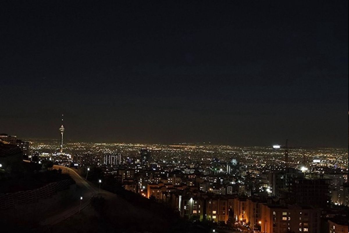 لحظه درگیری پدافند هوایی با موشکهای اسرائیل در تهران + فیلم لحظه درگیری پدافند هوایی با موشکهای اسرائیل در تهران + فیلم