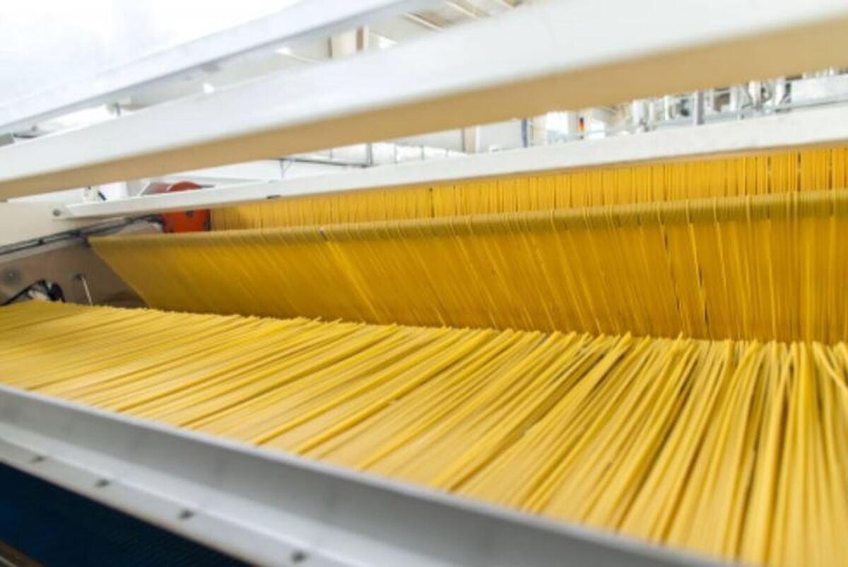 خط تولید کثیف ماکارونی عمده توسط افغان‌ها! + فیلم