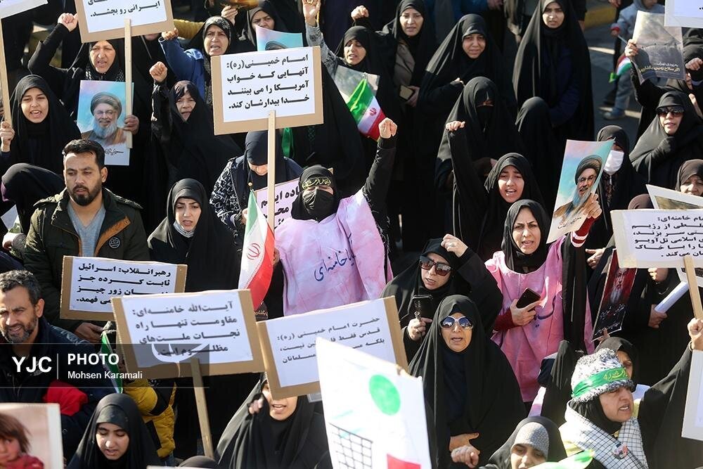 زنان قم کفن پوش شدند + عکس