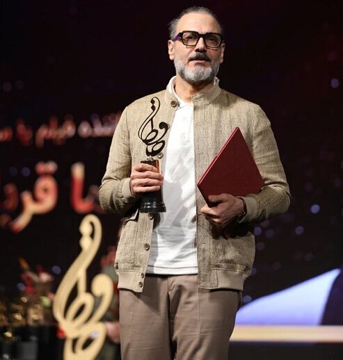 در جشن حافظ ۱۴۰۳ چه گذشت؟ / جوایز ویژه جواد عزتی، محسن چاوشی و پارسا پیروزفر