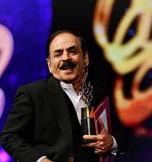 در جشن حافظ ۱۴۰۳ چه گذشت؟ / جوایز ویژه جواد عزتی، محسن چاوشی و پارسا پیروزفر