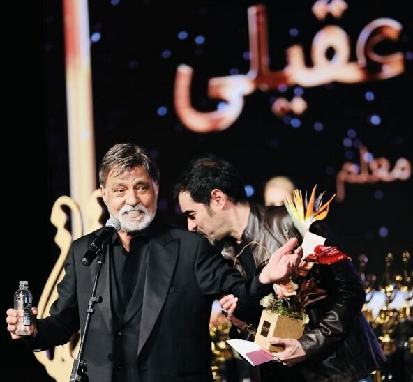 در جشن حافظ ۱۴۰۳ چه گذشت؟ / جوایز ویژه جواد عزتی، محسن چاوشی و پارسا پیروزفر