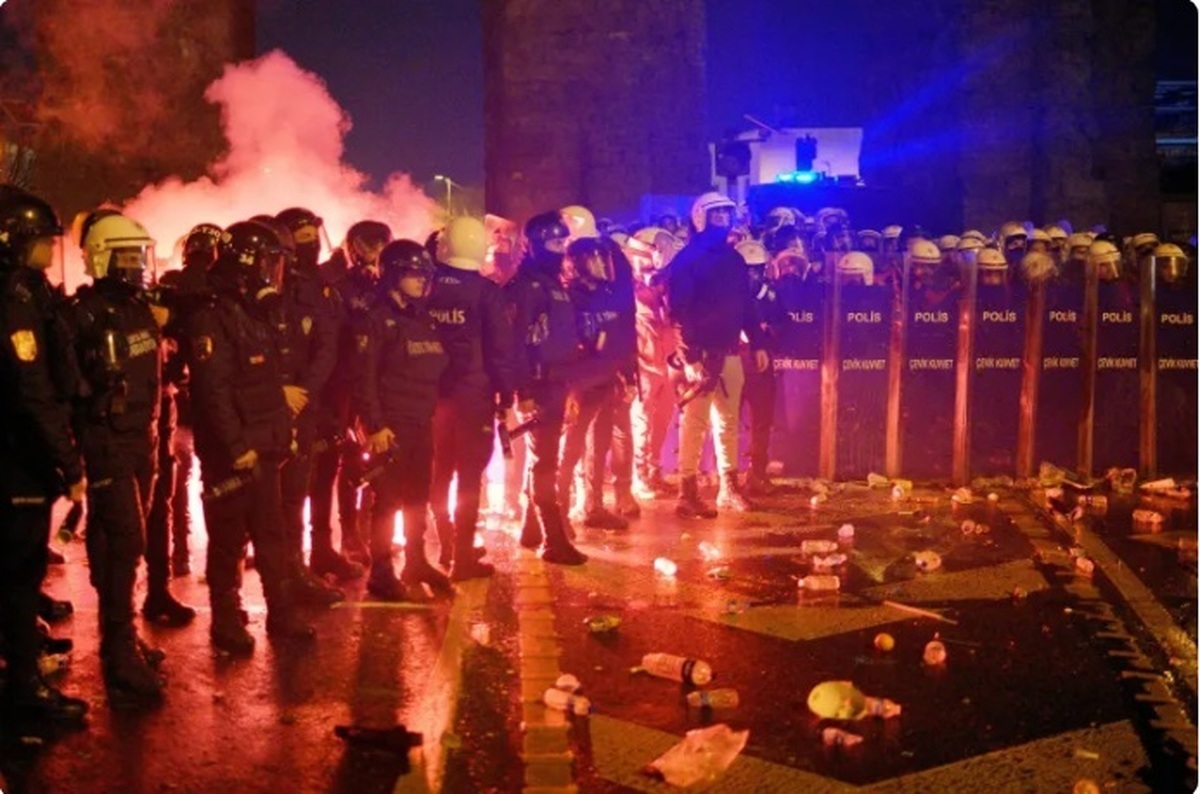 حمله نیرو‌های امنیتی به معترضان در ترکیه + فیلم