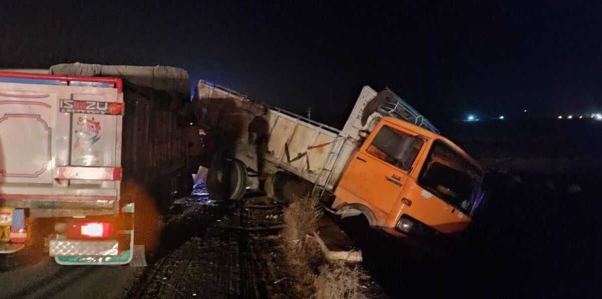 تصادف زنجیره‌ای خونین در جاده محلات - خمین / ۱۰ نفر زخمی شدند