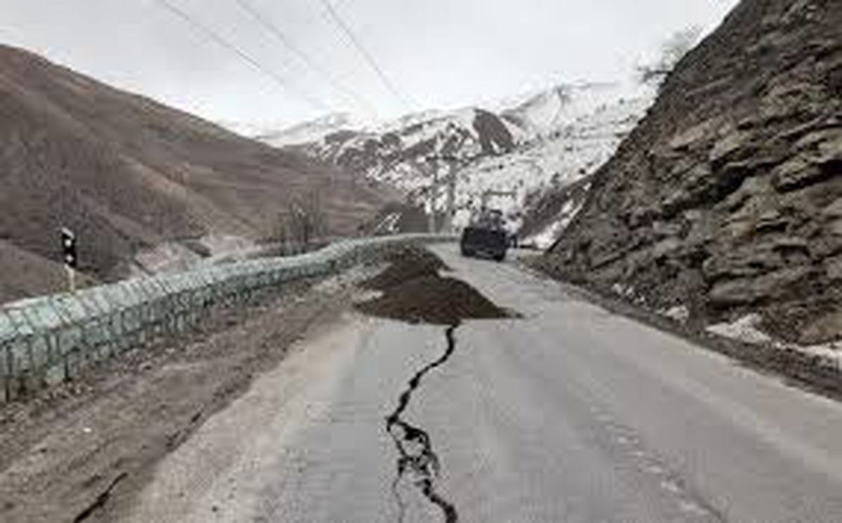 لحظه رانش وحشتناک زمین در خوزستان و سقوط کامیون به دره