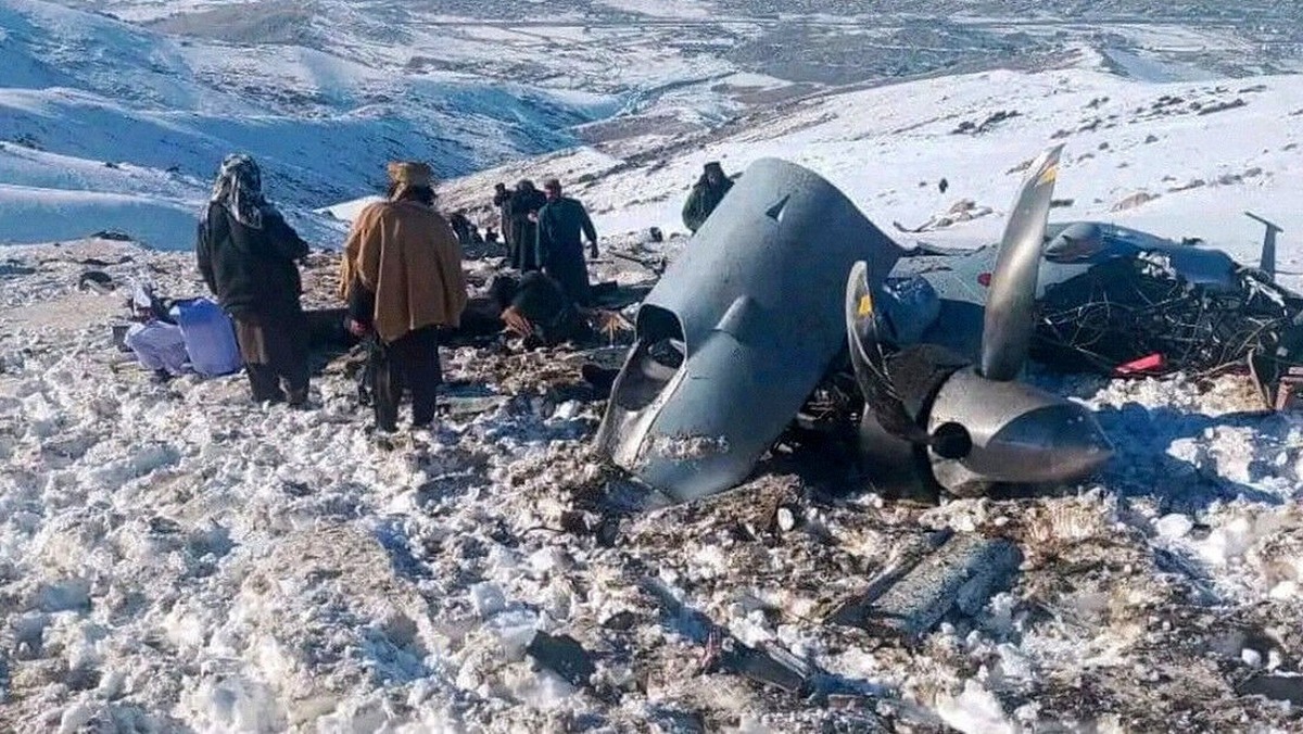 فوری/ سقوط یک پهپاد ناشناس در نزدیکی ایران + فیلم