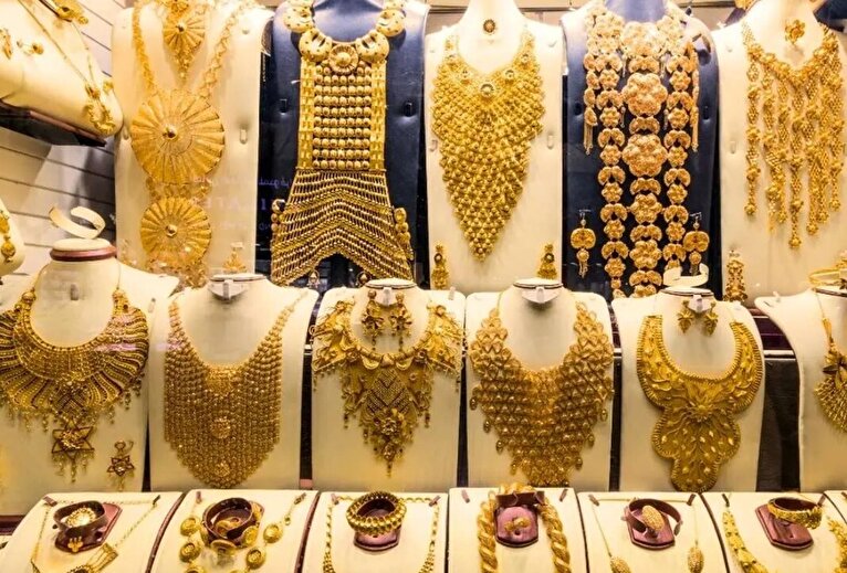 قیمت طلا و سکه امروز دوشنبه ۱۵ دی ۱۴۰۴ / قیمت طلای ۱۸ عیار از ۱۵ میلیون عبور کرد! + جدول