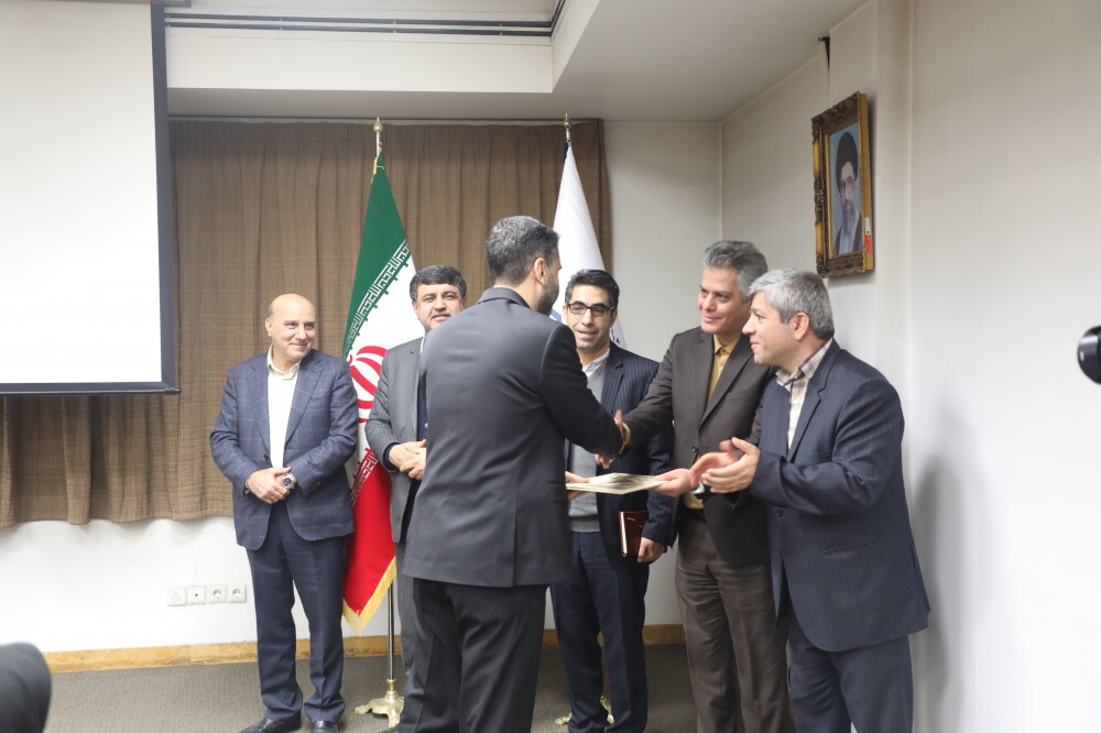 موفقیت پژوهشی مؤسسه اعتباری ملل در همایش پژوهش و فناوری پول و بانک