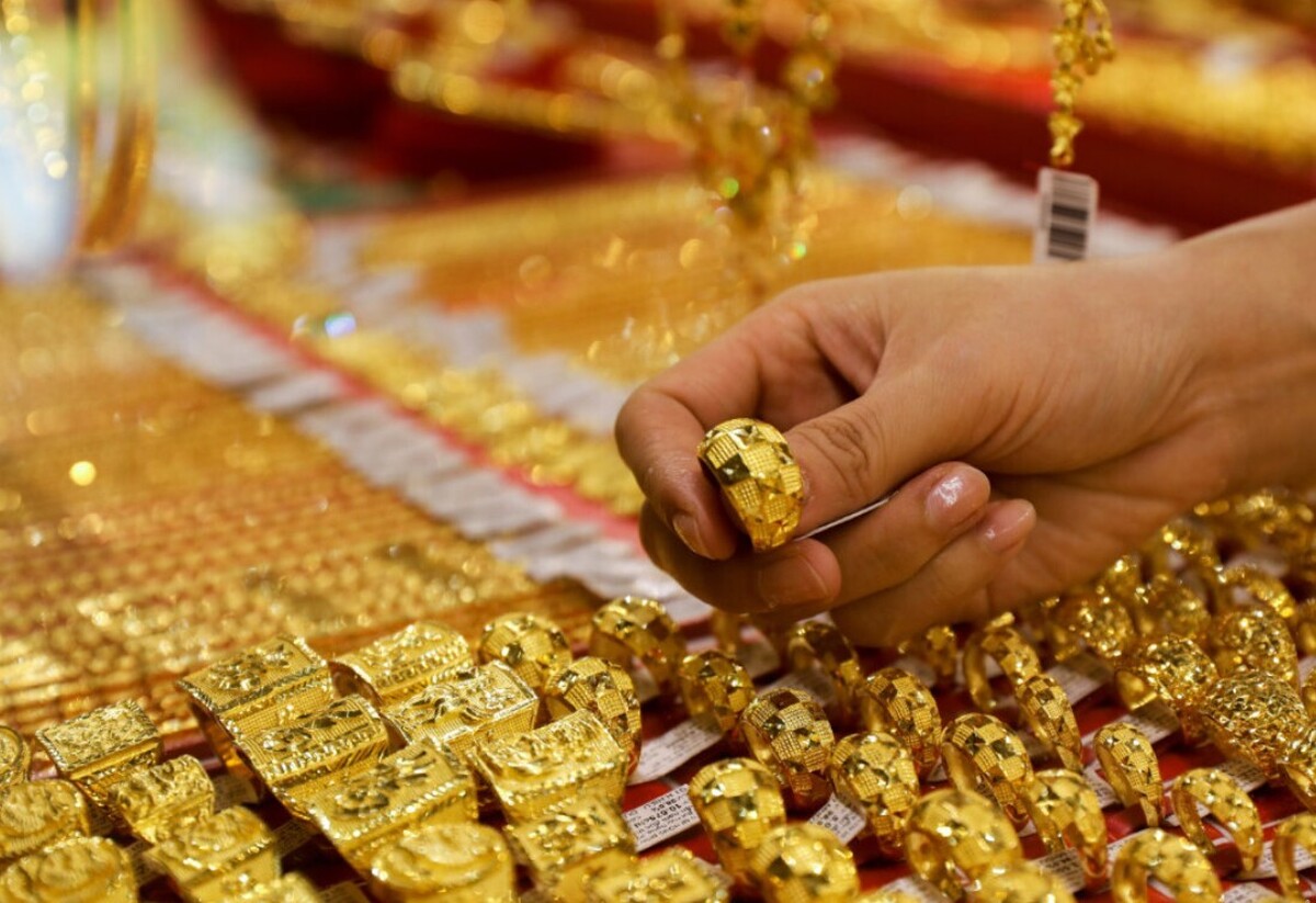 پیش‌بینی قیمت طلا و سکه فردا ۱۶ دی ۱۴۰۴ / قیمت طلا ۱۸ عیار به ۱۶ میلیون تومان می‌رسد؟