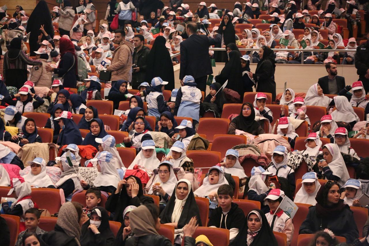 تقدیر از برگزیدگان پویش سراسری «آب را بیمه کنیم» تقدیر از برگزیدگان پویش سراسری «آب را بیمه کنیم»