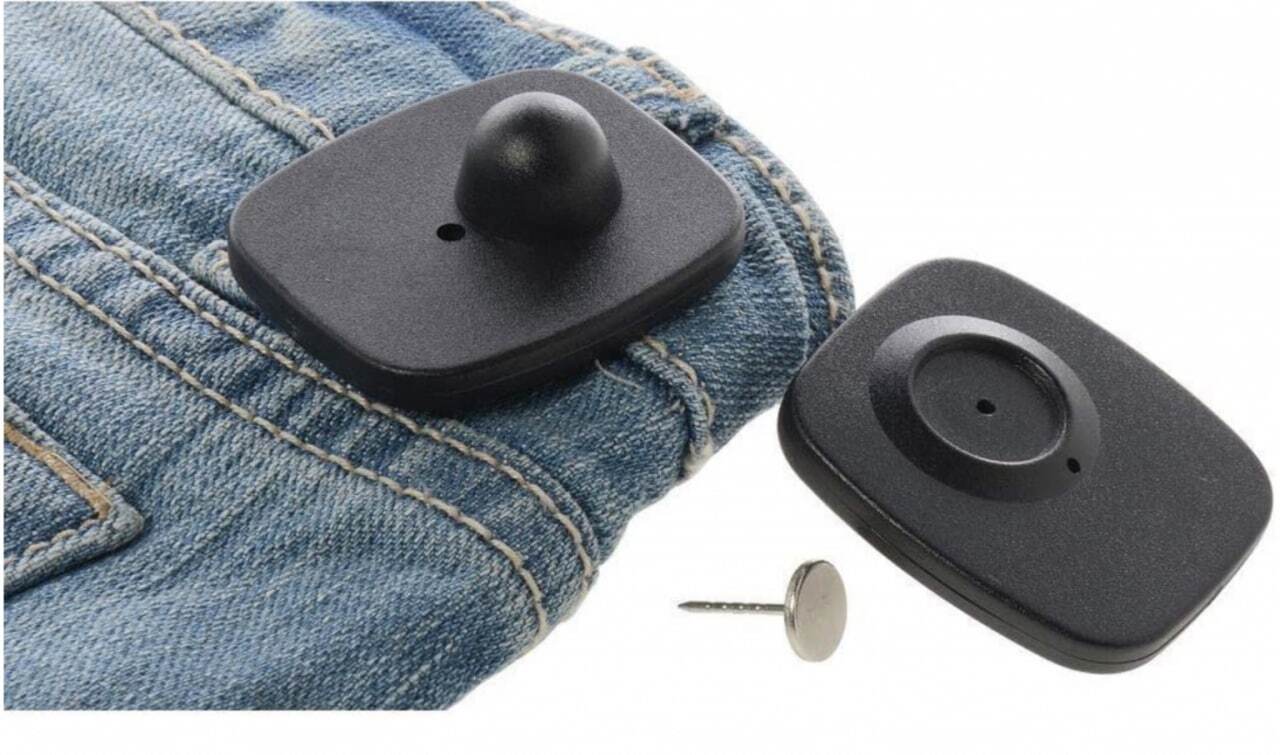 تگ لباس چیست؟