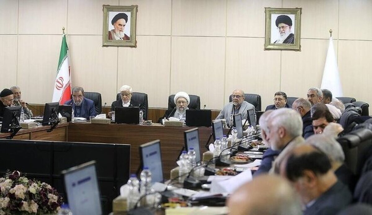 آملی لاریجانی: آیا یارانه می‌تواند مابه‌التفاوت افزایش قیمت را جبران کند؟