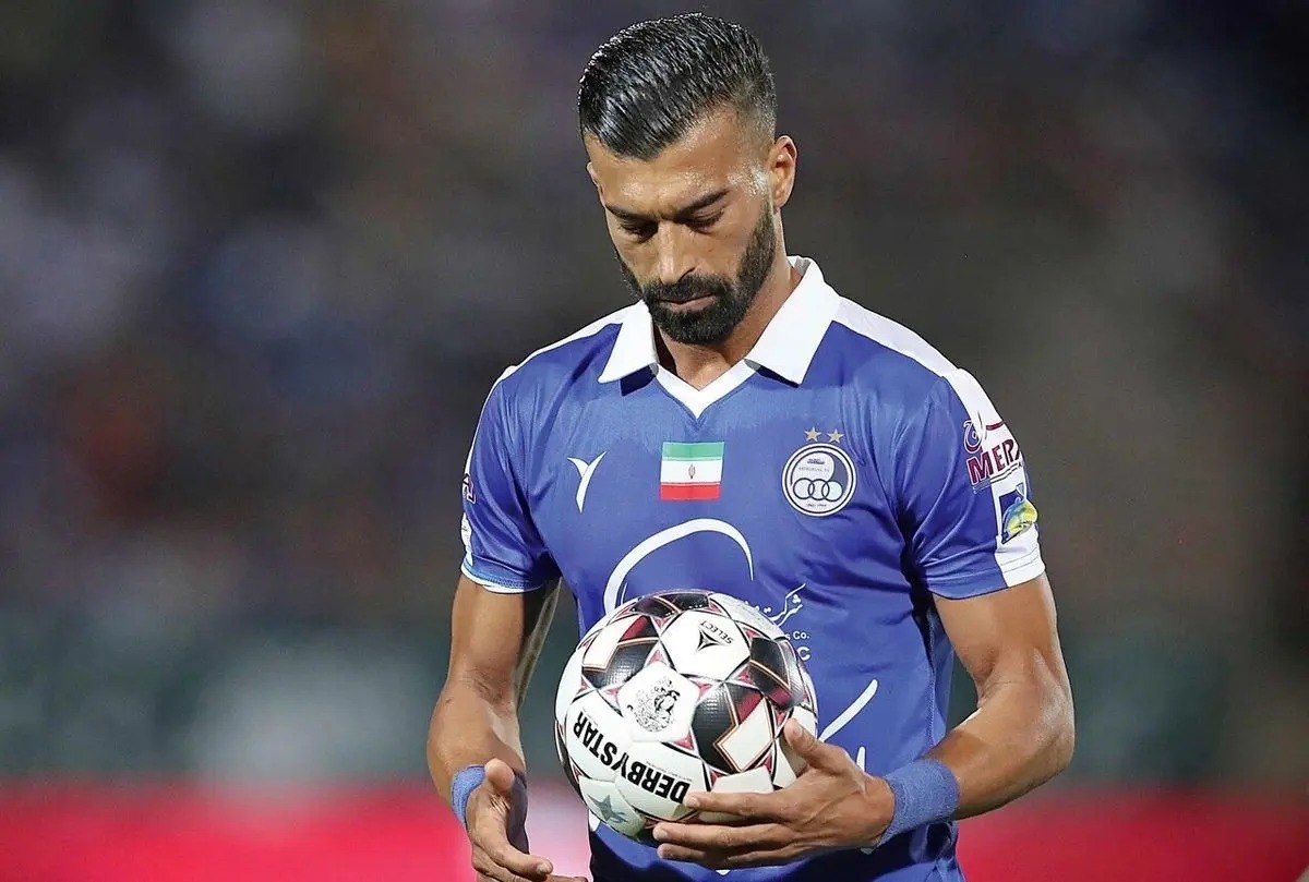 رامین رضاییان سرخ پوش می‌شود