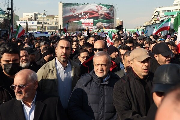 حضور رئیس جمهور در تجمع امروز تهران + عکس حضور رئیس جمهور در تجمع امروز تهران + عکس