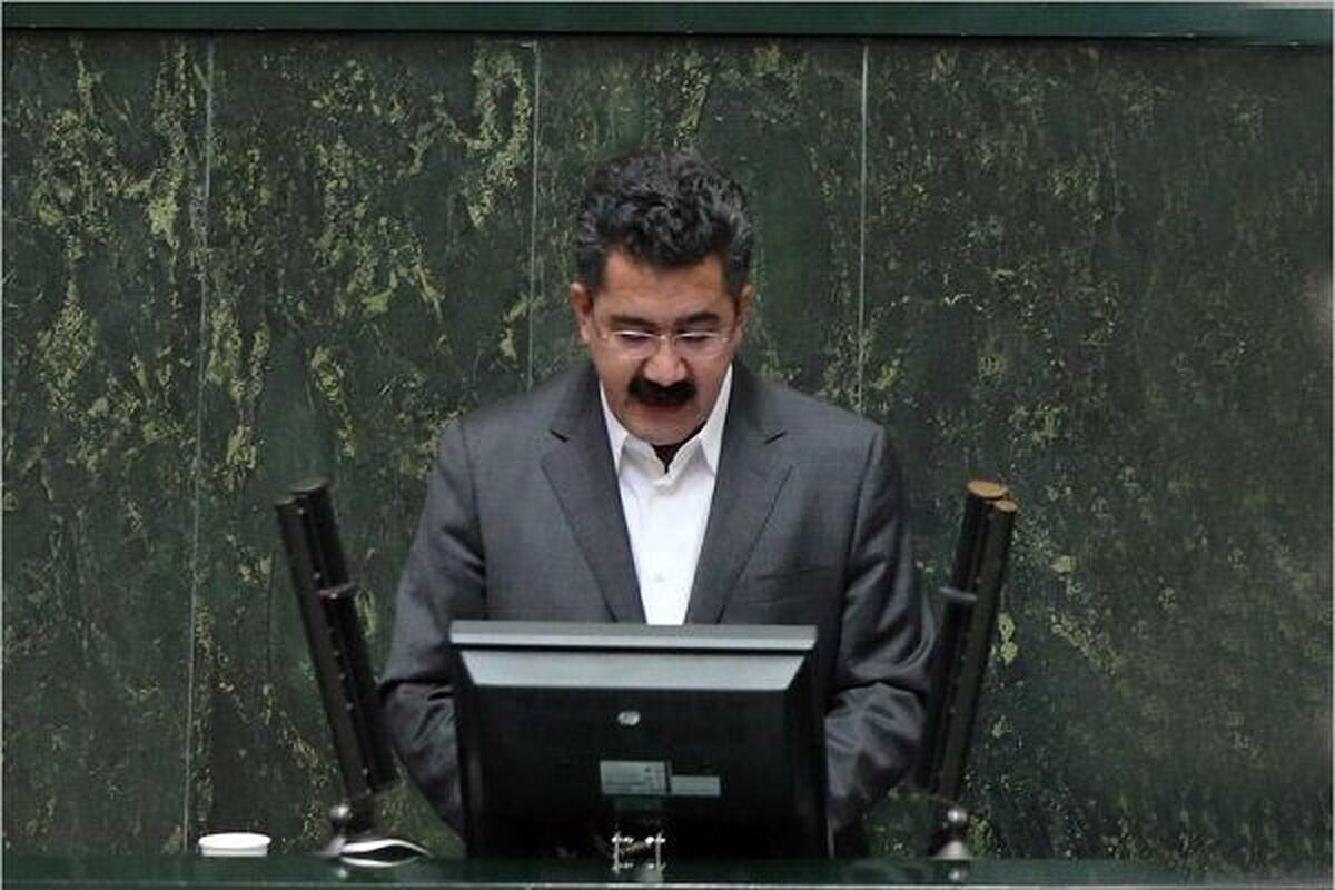 نماینده بوکان: آدم باید بزدل و بی ایمان باشد که به آمریکا دست دوستی بدهد!