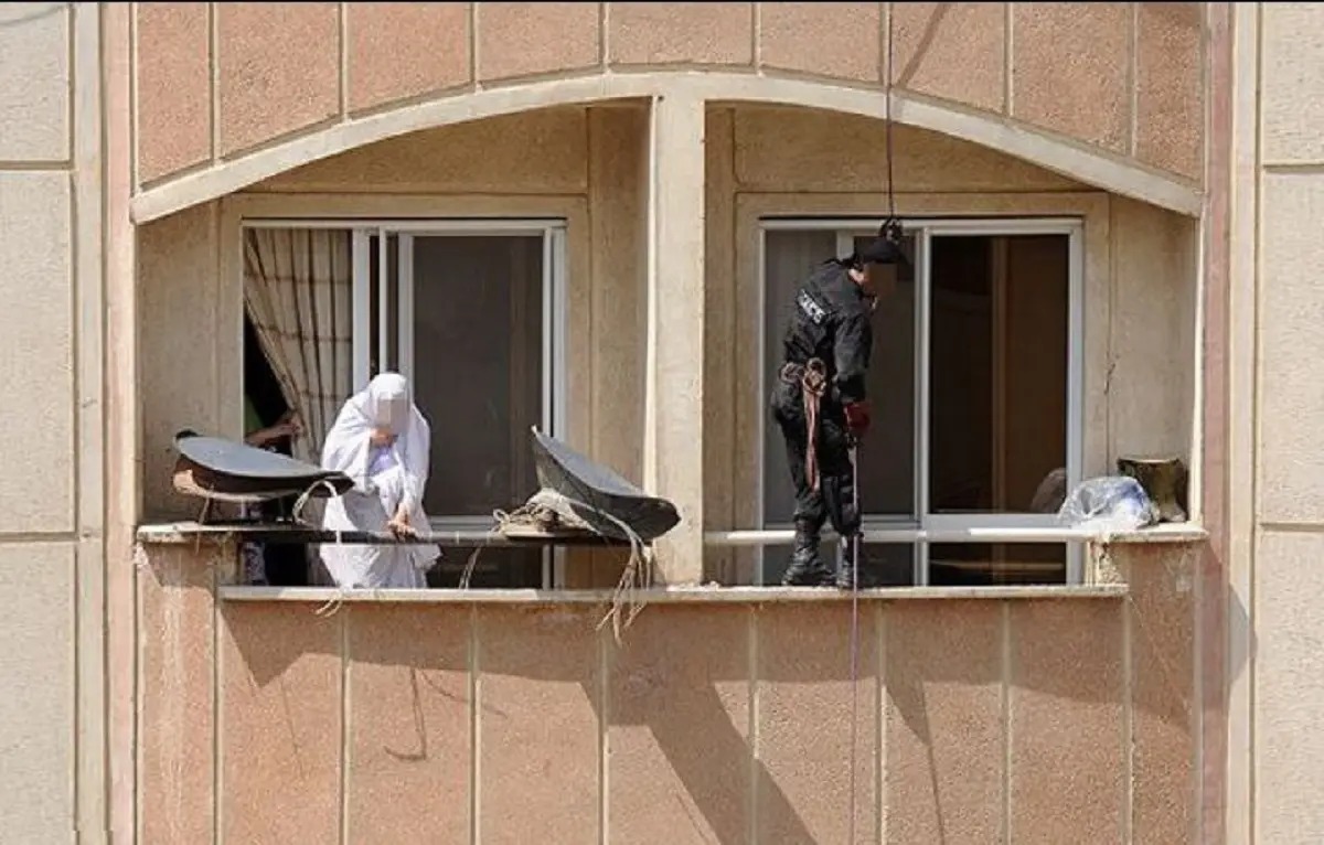 جمع‌آوری ماهواره‌ در برخی مناطق تهران / بعد از اینترنت نوبت دیش ماهواره شد؟