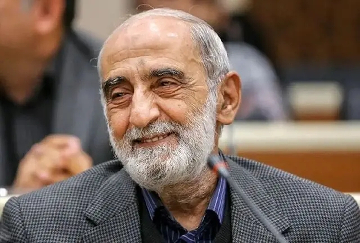 ادعای عجیب شریعتمداری: دشمن گرانی ایجاد کرد تا مردم اعتراض کنند!