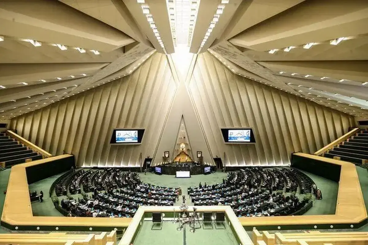 حمله شدید نماینده مجلس به پزشکیان: باید استعفا بدهید / ما مرد جنگ می‌خواهیم!