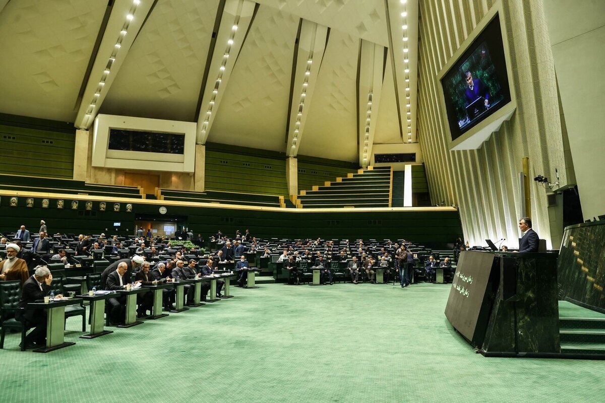 صبحانه خوردن نمایندگان مجلس در صحن علنی! + عکس