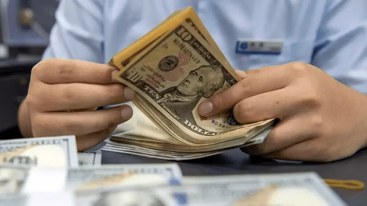 تصمیم بانک مرکزی درباره قیمت دلار جنجالی شد