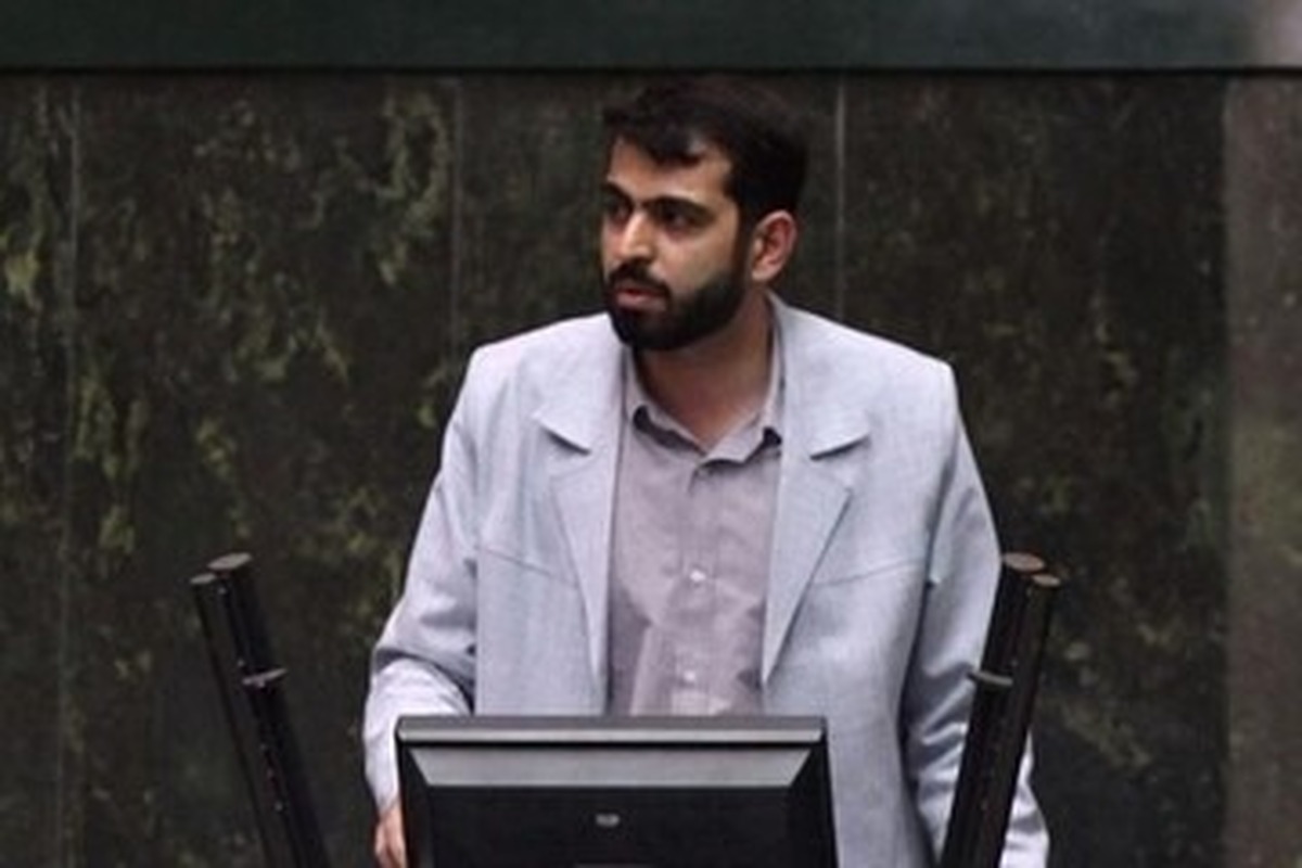 نماینده مجلس: ترامپ هم پارس می کند، هم دُم تکان می دهد