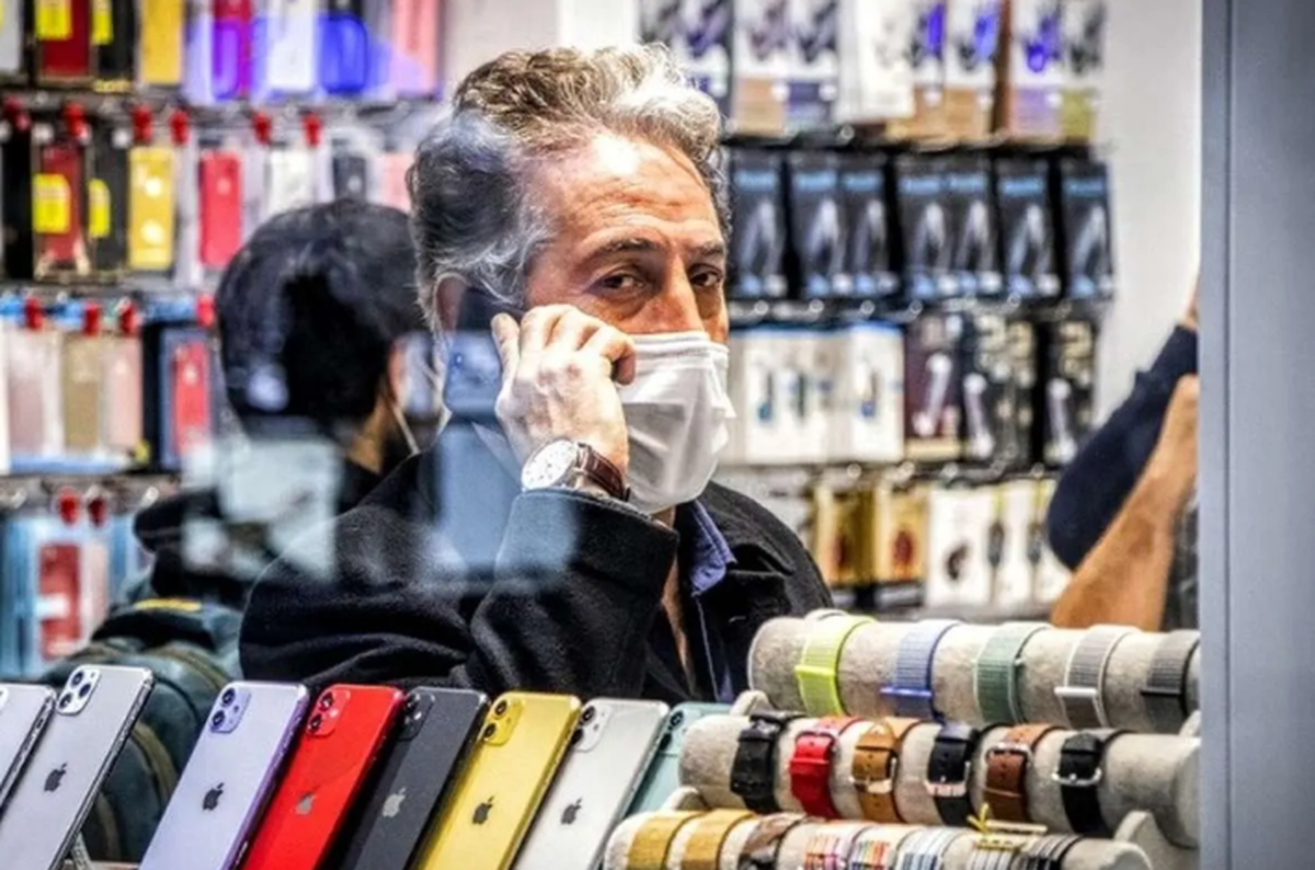 نوسانات دلار به بازار موبایل هم رسید