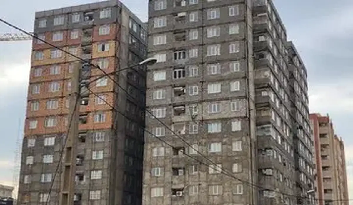 ​خیابان جمهوری تهران مسدود شد/ تکرار پلاسکو در یک قدمی این ساختمان پایتخت