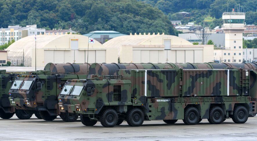 رونمایی از موشک هیونمو-۵ با کلاهک 8 تنی / هیولای کره‌ای آماده پرتاب شد